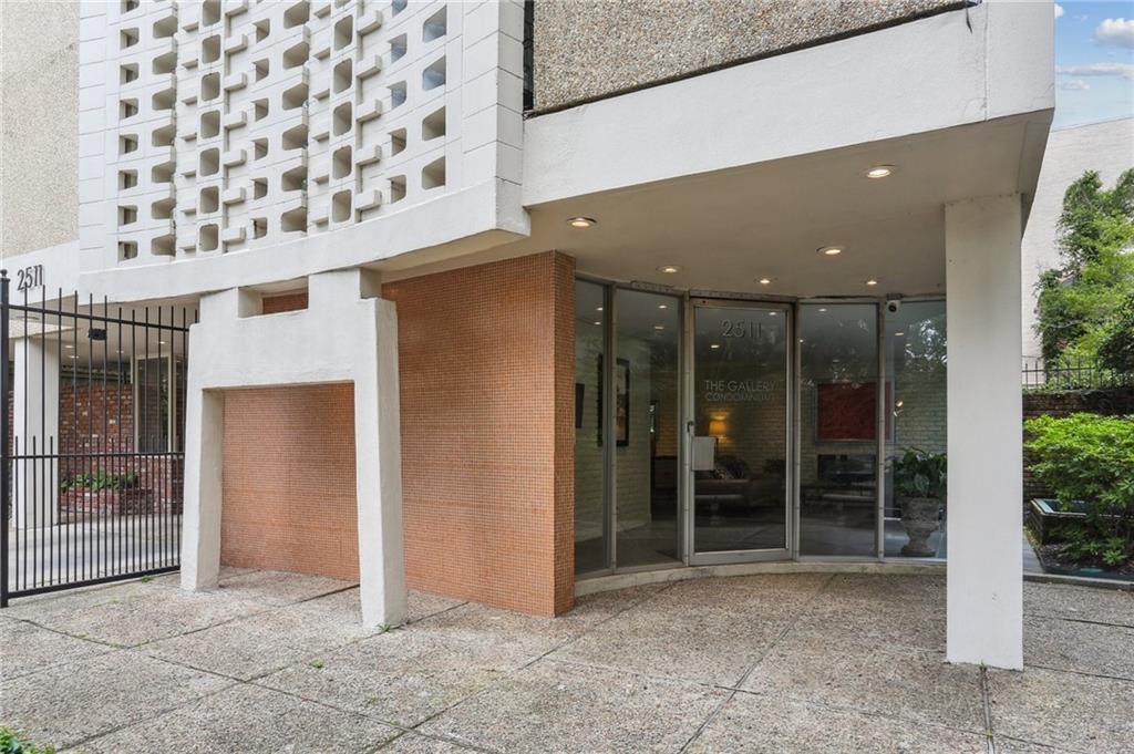 2511 ST CHARLES Avenue 302