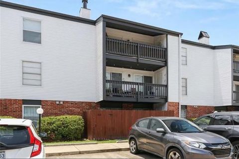 832 S CLEARVIEW Parkway 313 Harahan LA 70123