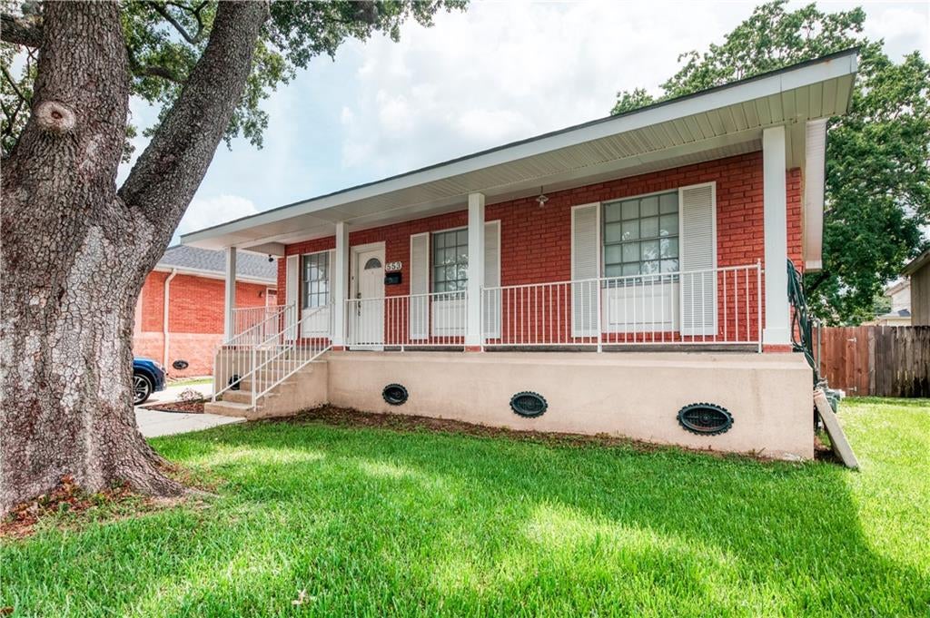 553 DIPLOMAT Street
