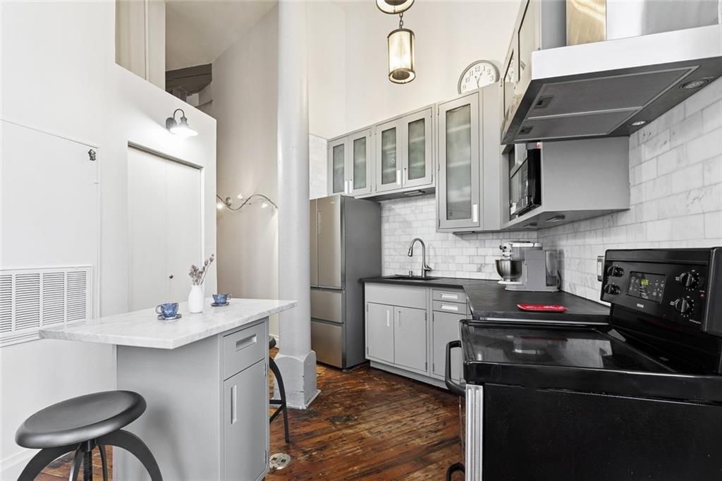 920 POEYFARRE Street 187