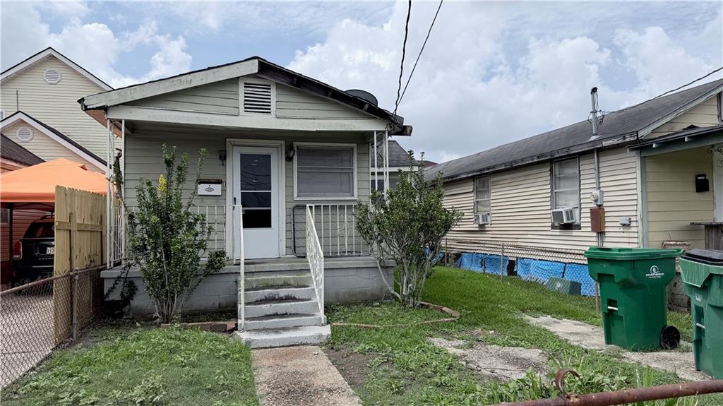 Photo 1 of 17 — 1306 ROMAIN Street, Gretna, LA 70053