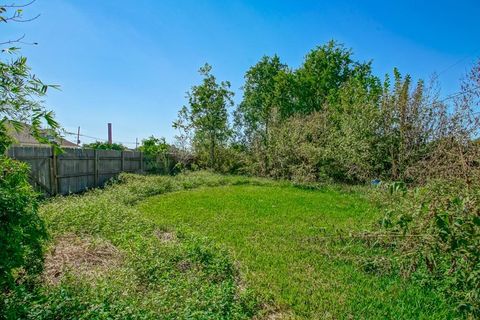 2324 CONGRESSMAN HEBERT Drive Chalmette LA 70043