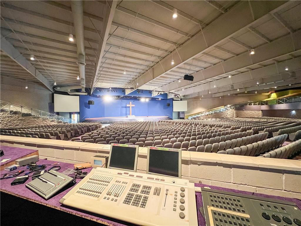 17199 N I-12 SERVICE RD Road