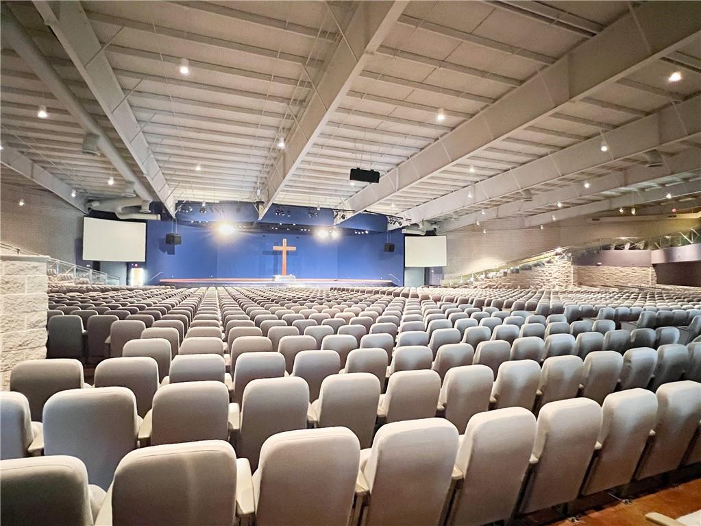 17199 N I-12 SERVICE RD Road