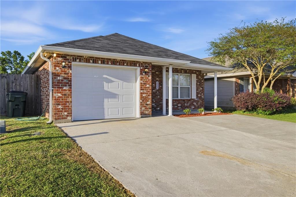 235 JOLIE OAKS Boulevard