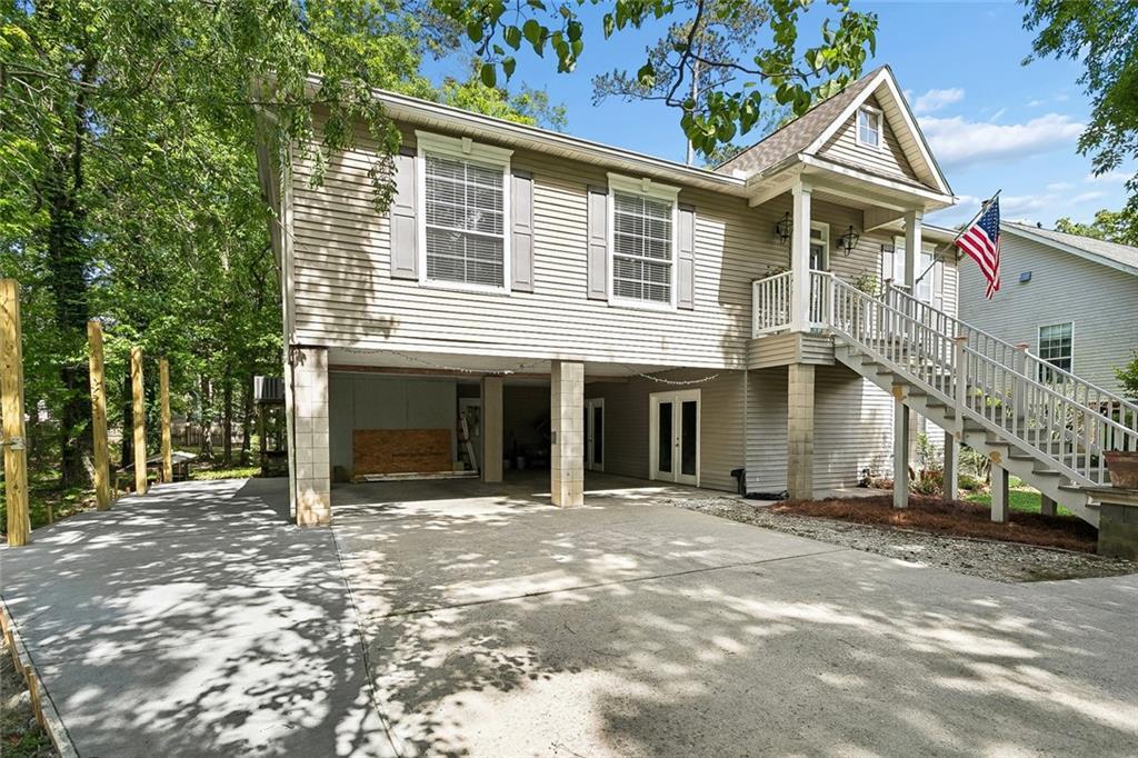 717 WOODRIDGE Boulevard