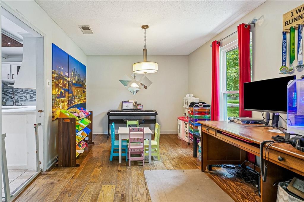 517 BARBARA Place