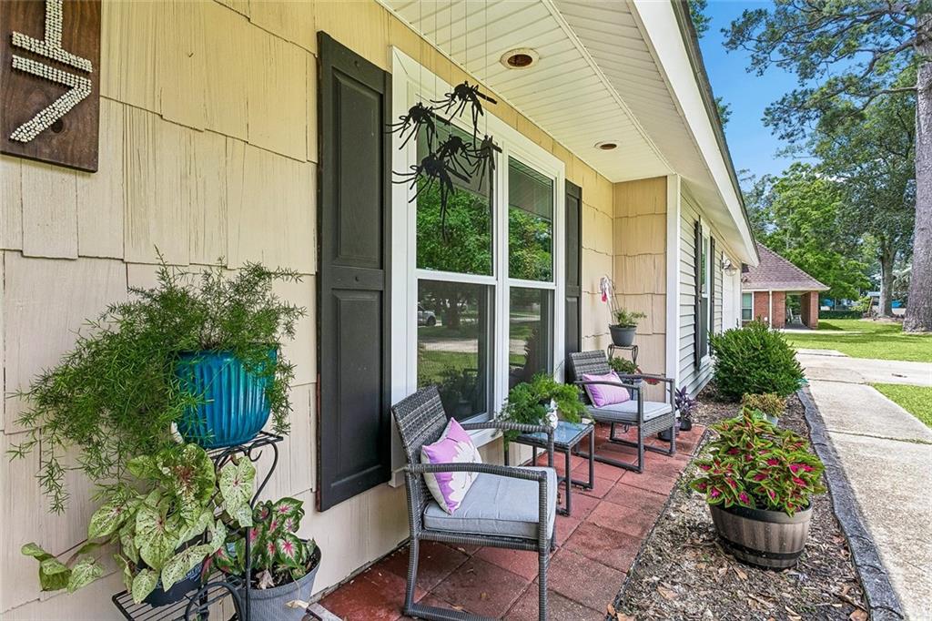 517 BARBARA Place