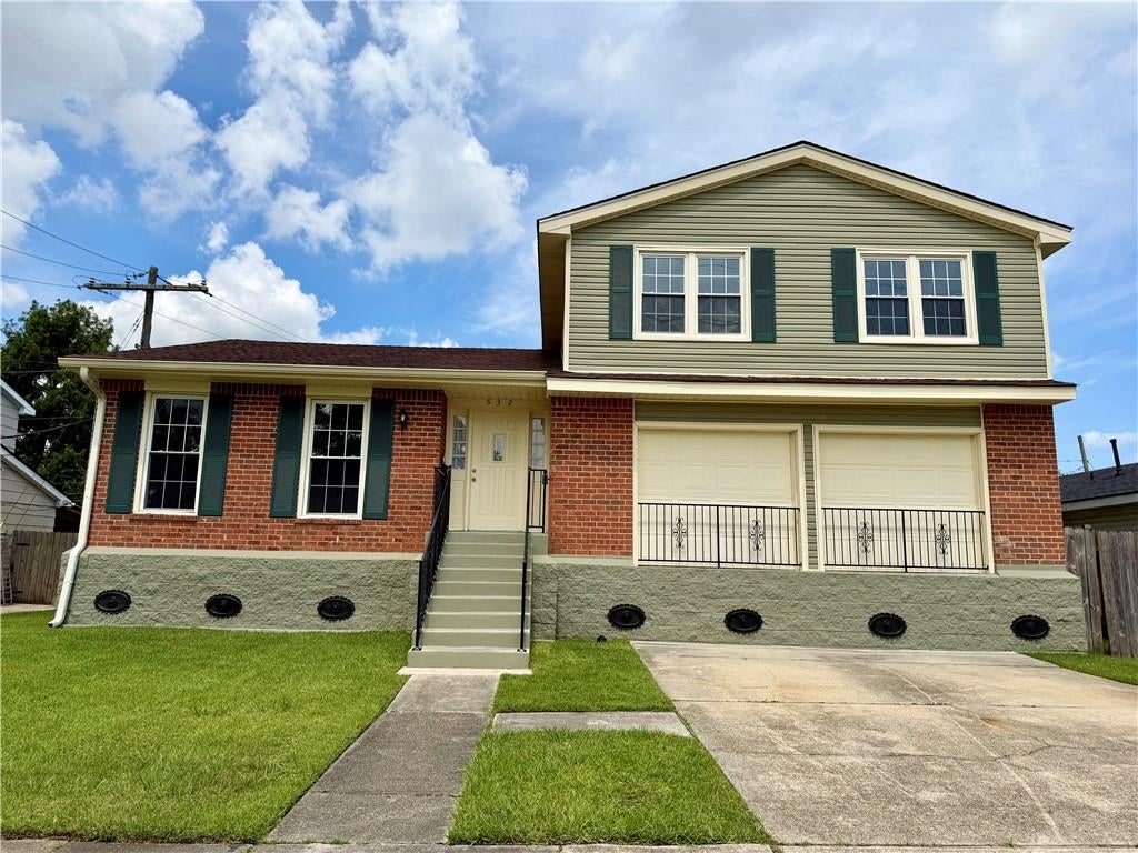 532 OAKWOOD Drive