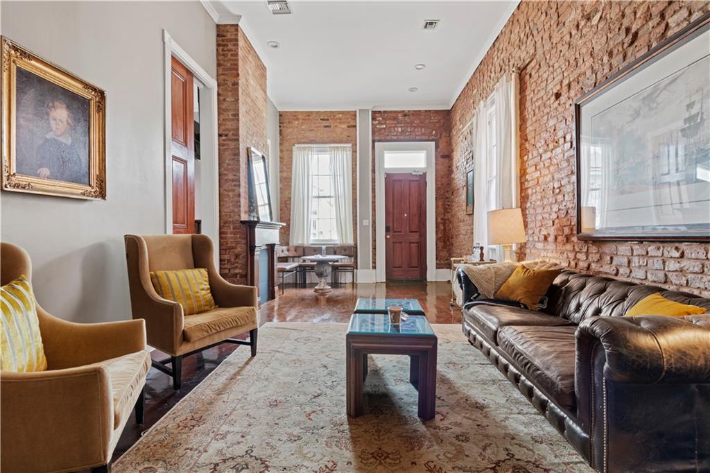 708 MANDEVILLE Street