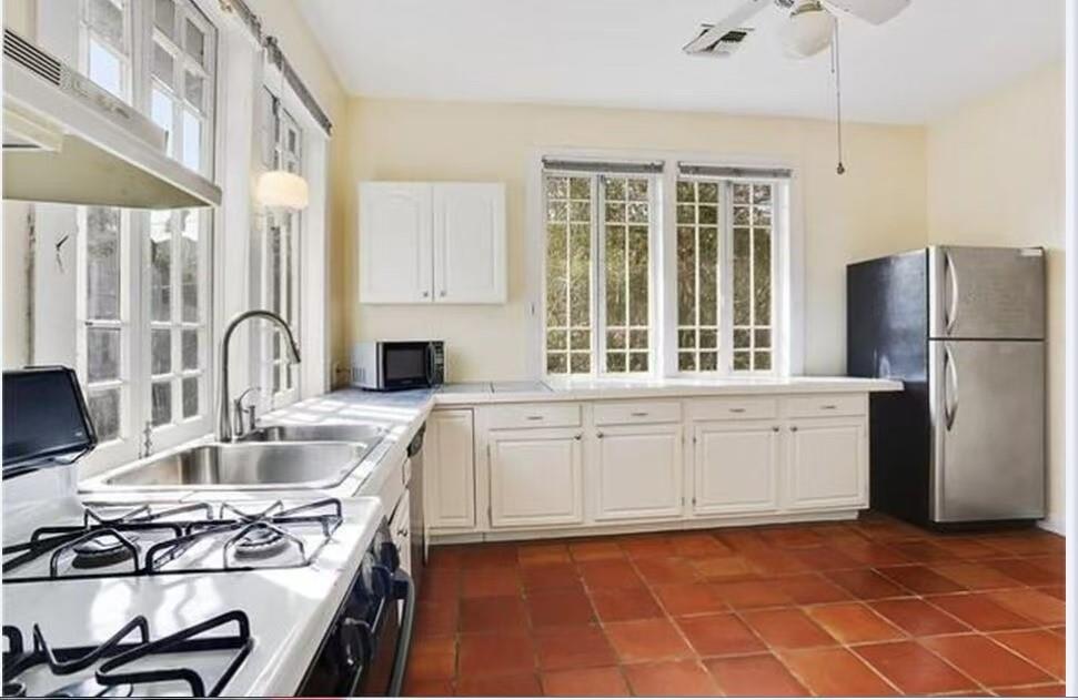 7901 S CLAIBORNE Avenue