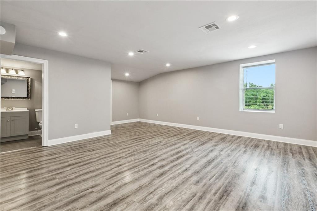 1400 WOODLAND Highway