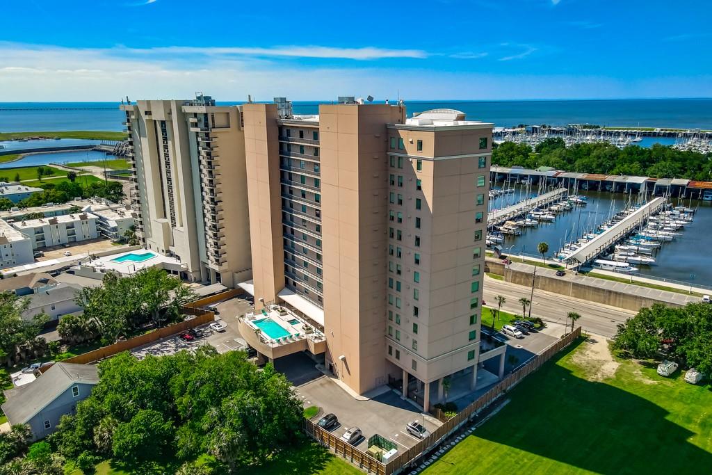 232 LAKE MARINA Avenue 8B