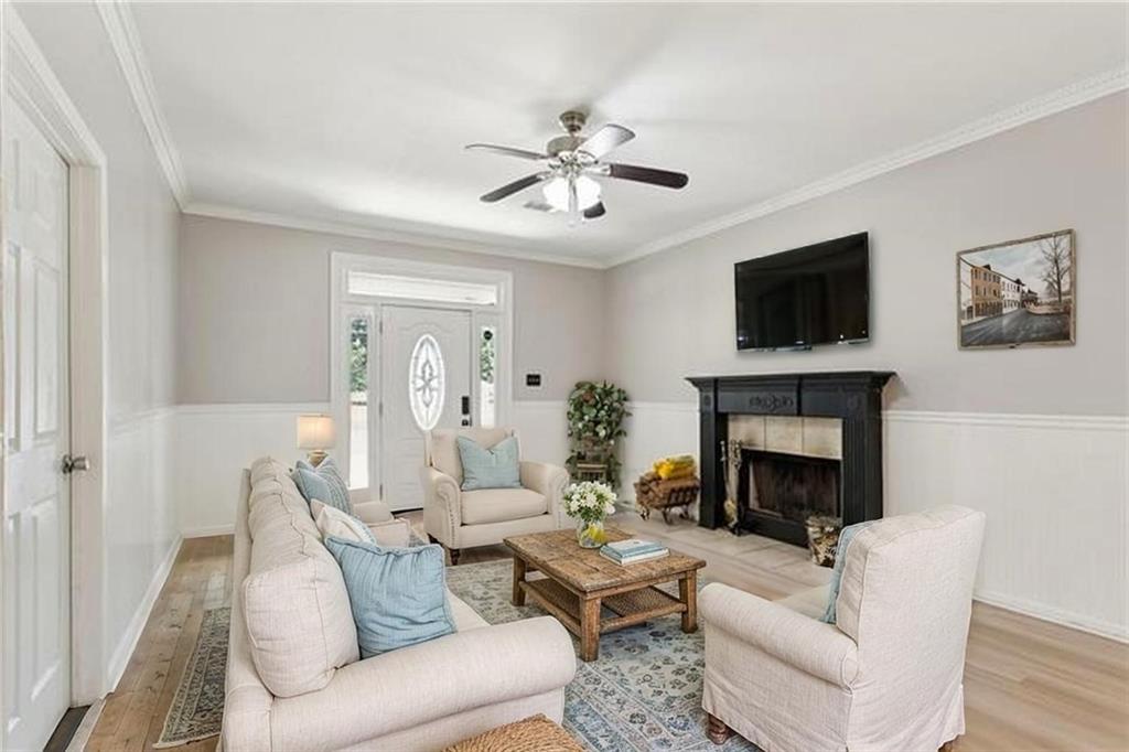 1512 SUNSET Drive