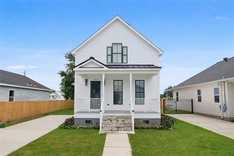 Photo of 1823 ALEXANDER Avenue, Arabi, LA 70032 (MLS # 2553091)