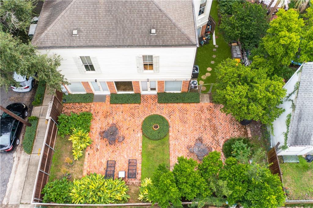 New Orleans, Louisiana 70115, United States, 4 Bedrooms Bedrooms, ,4 BathroomsBathrooms,Residential,Pending,44745