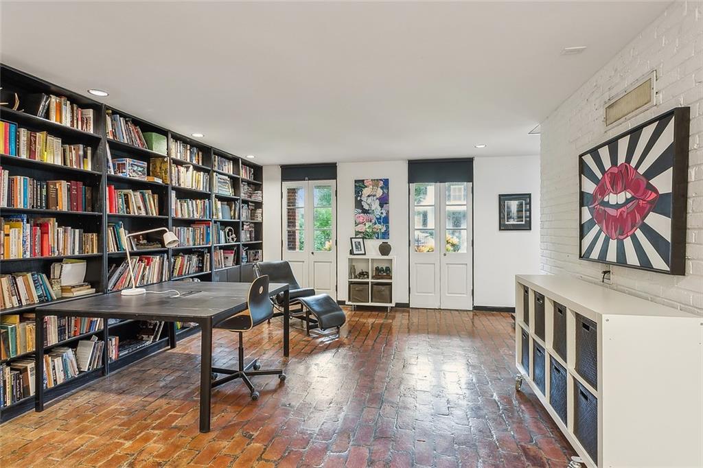 New Orleans, Louisiana 70115, United States, 4 Bedrooms Bedrooms, ,4 BathroomsBathrooms,Residential,Pending,44745