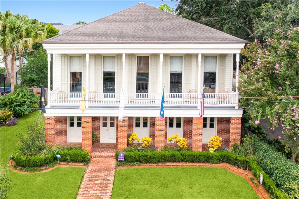 New Orleans, Louisiana 70115, United States, 4 Bedrooms Bedrooms, ,4 BathroomsBathrooms,Residential,Pending,44745