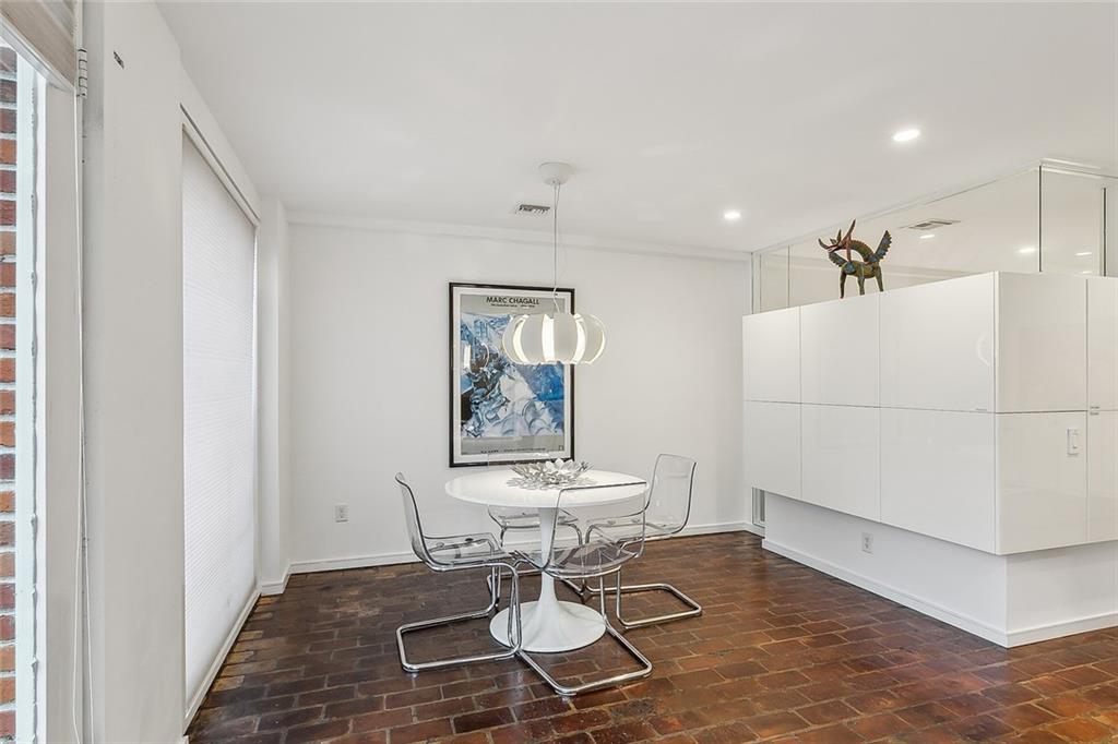 New Orleans, Louisiana 70115, United States, 4 Bedrooms Bedrooms, ,4 BathroomsBathrooms,Residential,Pending,44745