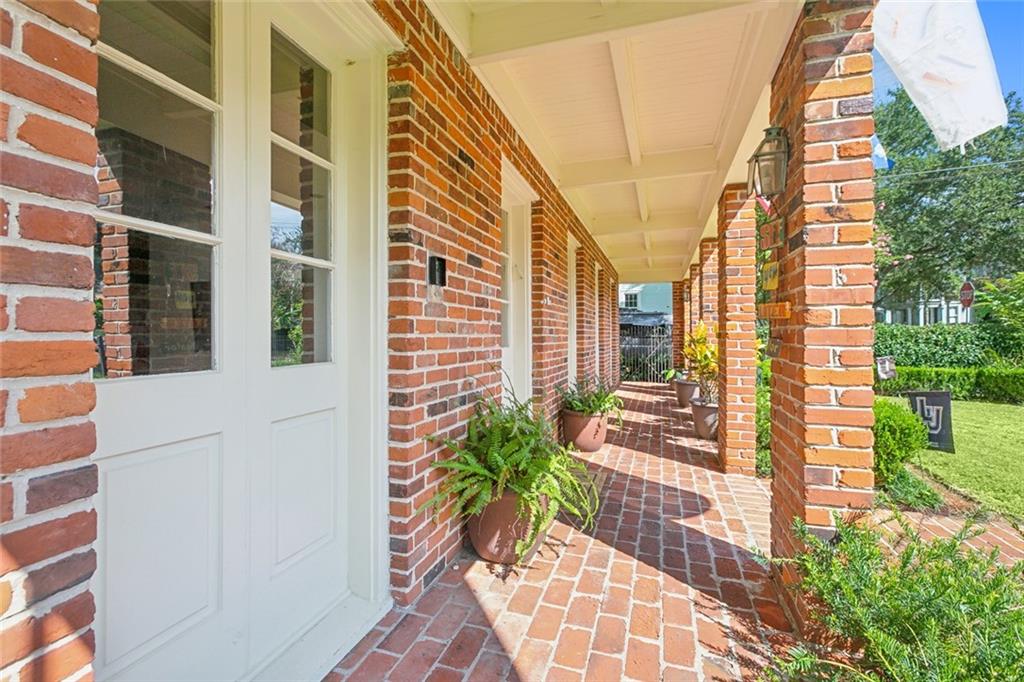 New Orleans, Louisiana 70115, United States, 4 Bedrooms Bedrooms, ,4 BathroomsBathrooms,Residential,Pending,44745