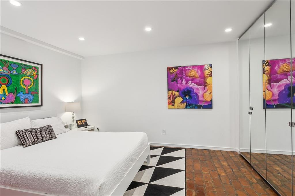 New Orleans, Louisiana 70115, United States, 4 Bedrooms Bedrooms, ,4 BathroomsBathrooms,Residential,Pending,44745