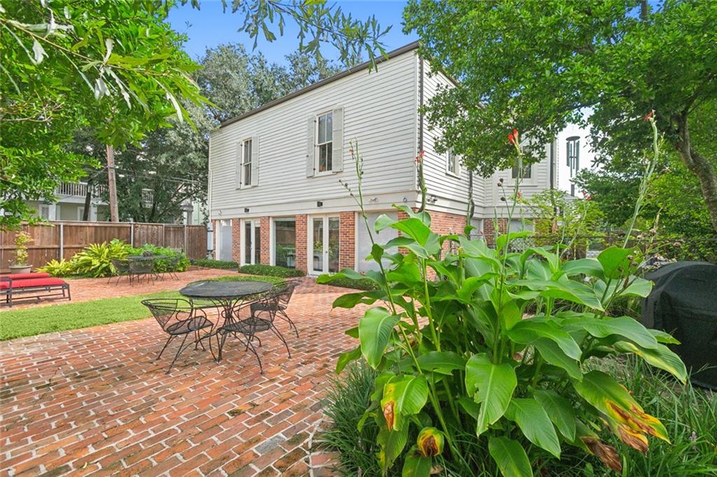 New Orleans, Louisiana 70115, United States, 4 Bedrooms Bedrooms, ,4 BathroomsBathrooms,Residential,Pending,44745