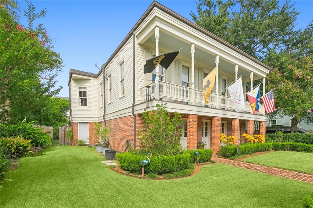 New Orleans, Louisiana 70115, United States, 4 Bedrooms Bedrooms, ,4 BathroomsBathrooms,Residential,Pending,44745