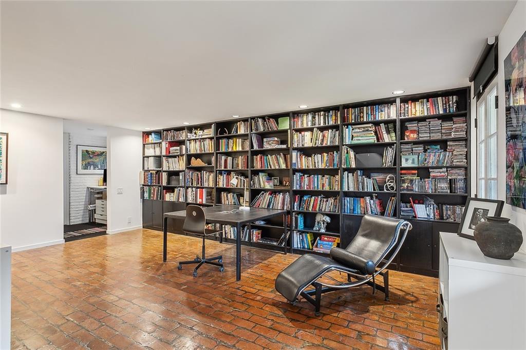 New Orleans, Louisiana 70115, United States, 4 Bedrooms Bedrooms, ,4 BathroomsBathrooms,Residential,Pending,44745