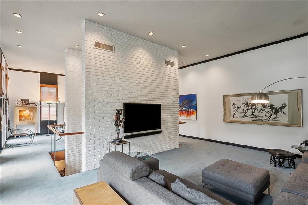 New Orleans, Louisiana 70115, United States, 4 Bedrooms Bedrooms, ,4 BathroomsBathrooms,Residential,Pending,44745