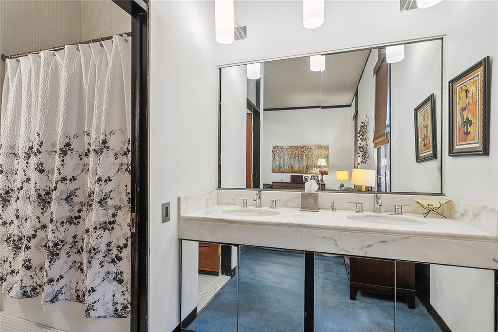 New Orleans, Louisiana 70115, United States, 4 Bedrooms Bedrooms, ,4 BathroomsBathrooms,Residential,Pending,44745