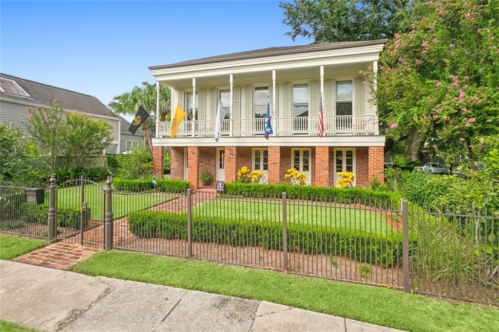 New Orleans, Louisiana 70115, United States, 4 Bedrooms Bedrooms, ,4 BathroomsBathrooms,Residential,Pending,44745