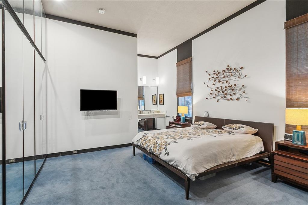 New Orleans, Louisiana 70115, United States, 4 Bedrooms Bedrooms, ,4 BathroomsBathrooms,Residential,Pending,44745