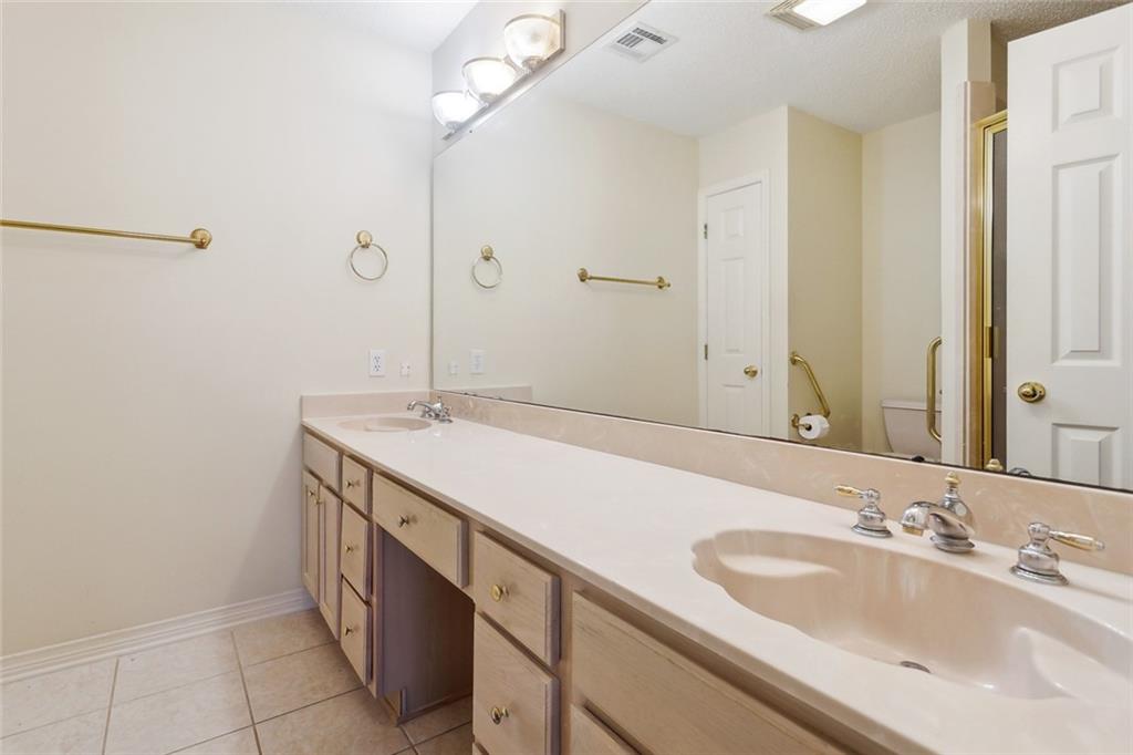 Mandeville, Louisiana 70448, United States, 3 Bedrooms Bedrooms, ,2 BathroomsBathrooms,Residential,Pending,136511