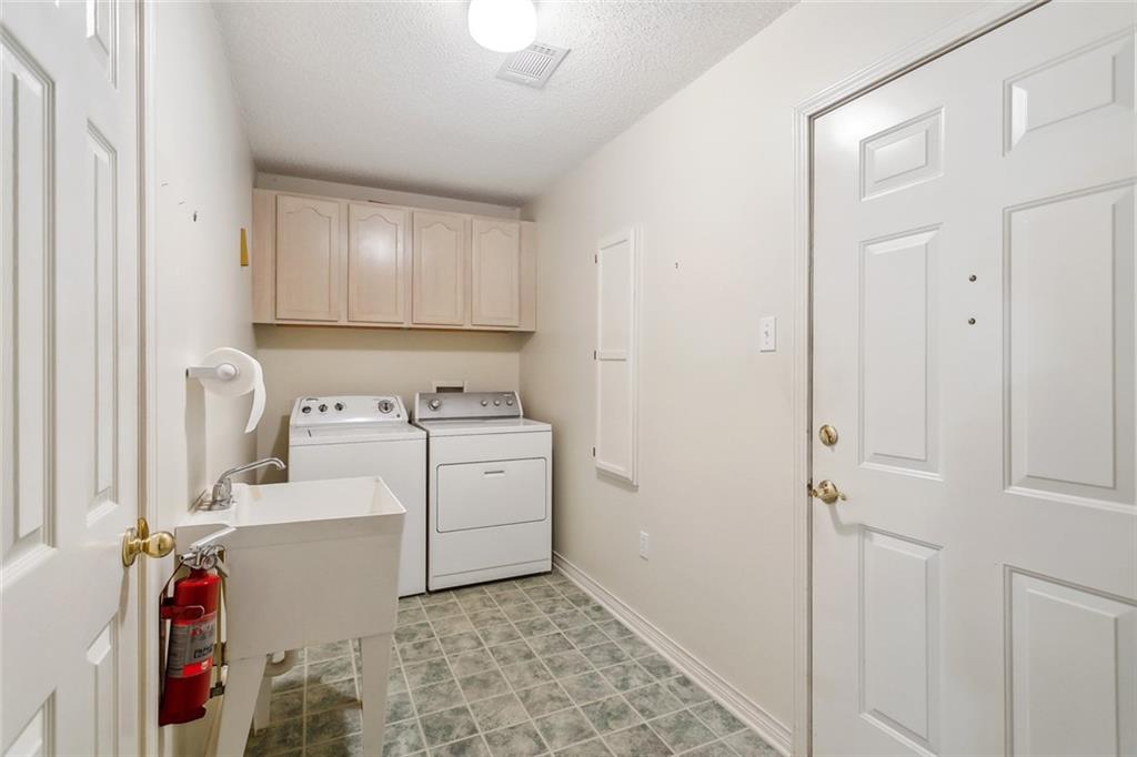 Mandeville, Louisiana 70448, United States, 3 Bedrooms Bedrooms, ,2 BathroomsBathrooms,Residential,Pending,136511