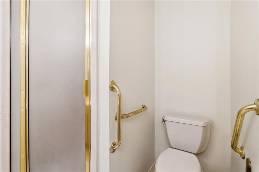 Mandeville, Louisiana 70448, United States, 3 Bedrooms Bedrooms, ,2 BathroomsBathrooms,Residential,Pending,136511