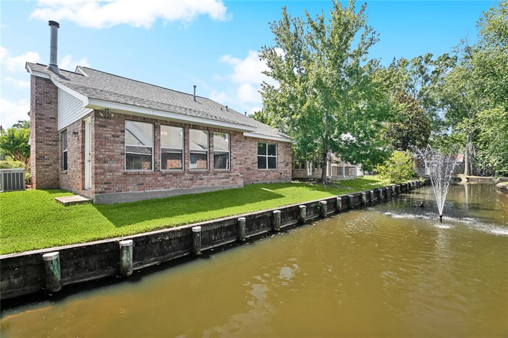 Mandeville, Louisiana 70448, United States, 3 Bedrooms Bedrooms, ,2 BathroomsBathrooms,Residential,Pending,136511