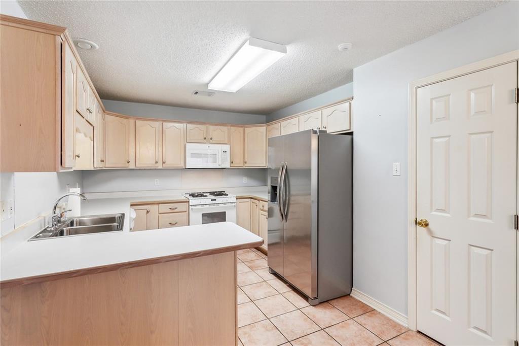 Mandeville, Louisiana 70448, United States, 3 Bedrooms Bedrooms, ,2 BathroomsBathrooms,Residential,Pending,136511