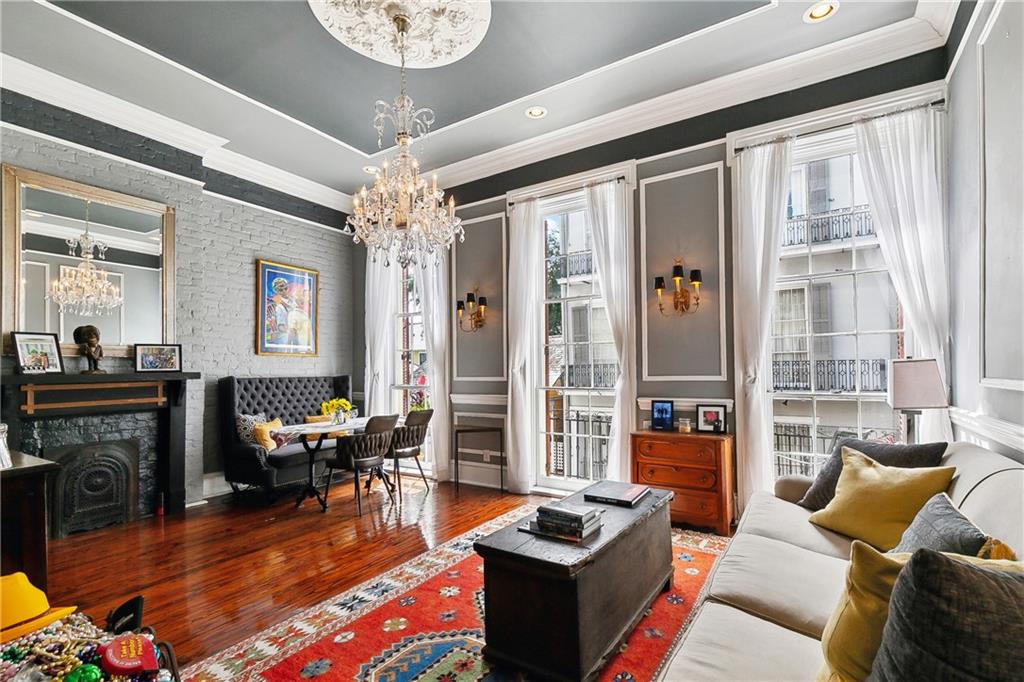 827 BURGUNDY Street C