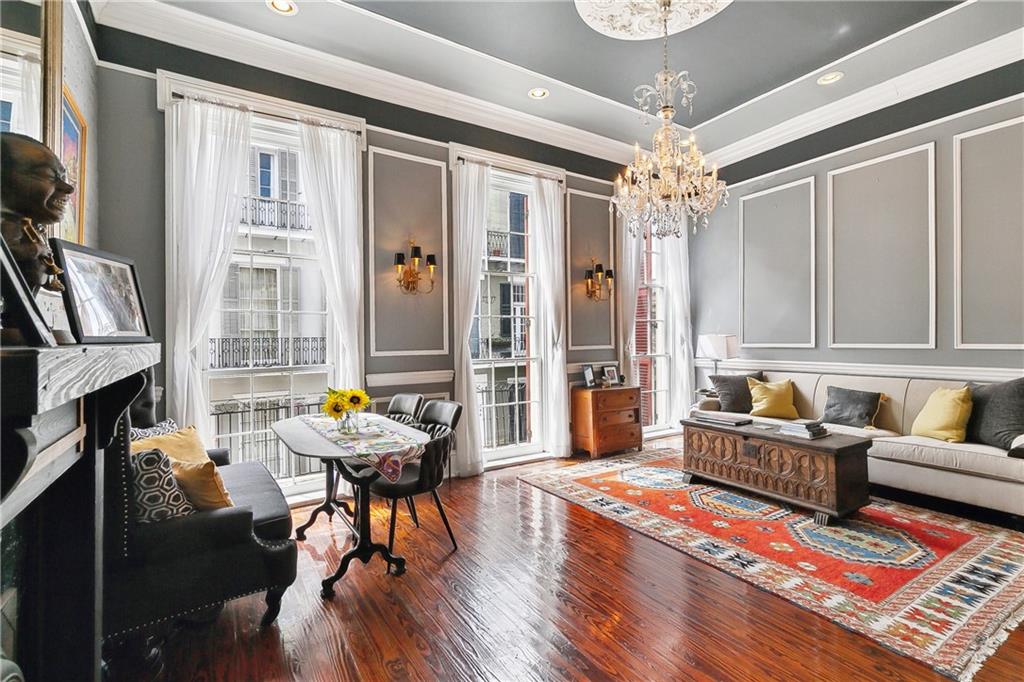 827 BURGUNDY Street C