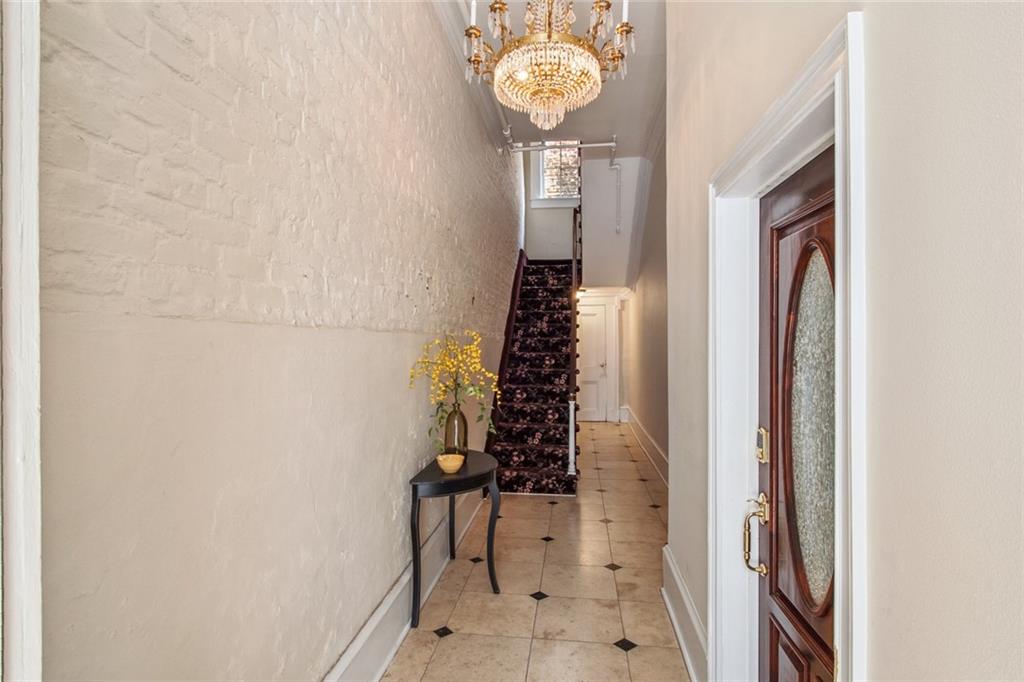 827 BURGUNDY Street C