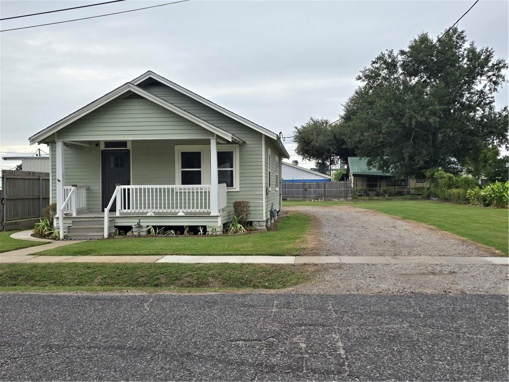 218 ELLINGTON Avenue
