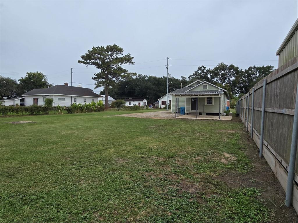 218 ELLINGTON Avenue