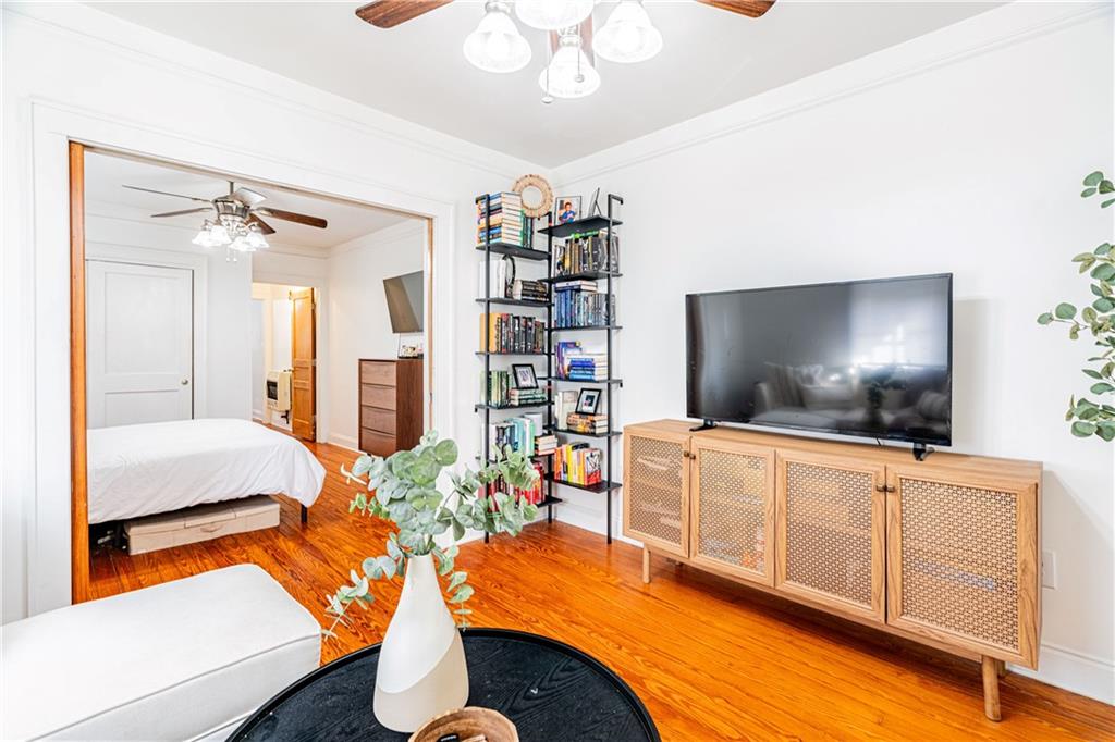 2127-29 MANDOLIN Street