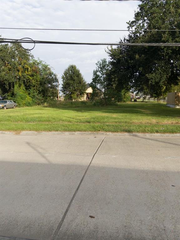 Photo 1 of 10 — 7301 PATRICIA Street, Arabi, LA 70032