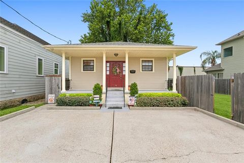418 NEWTON Street Gretna LA 70053