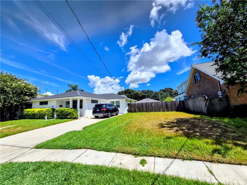 1105 OAKLAWN Drive