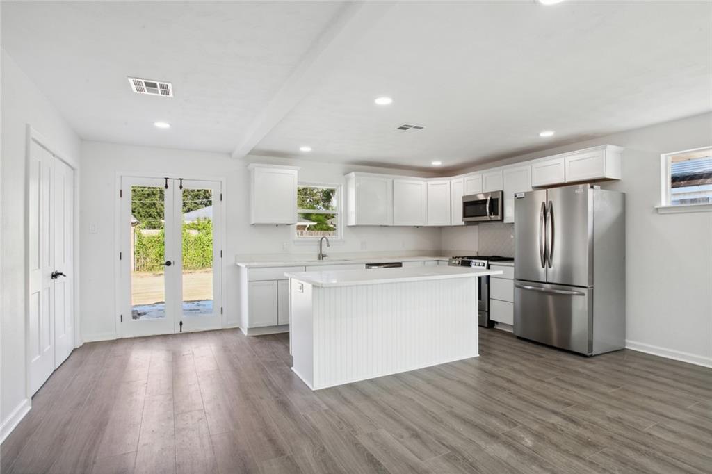 1105 OAKLAWN Drive