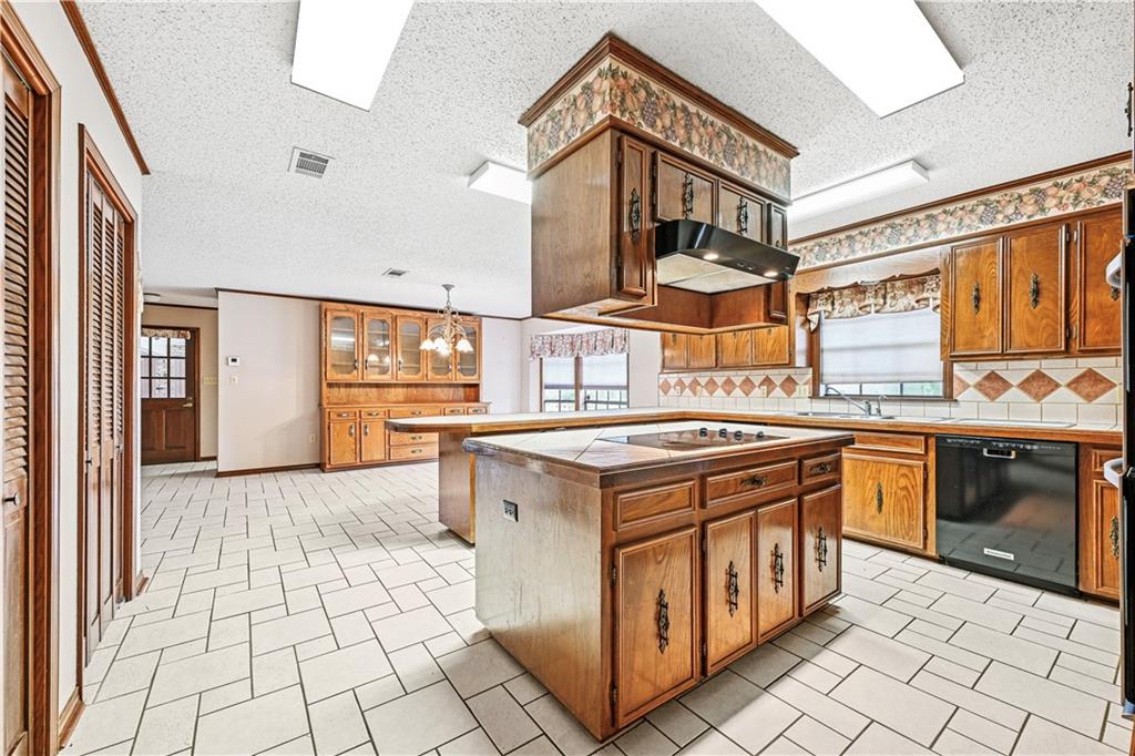 607 DEL MAR Boulevard