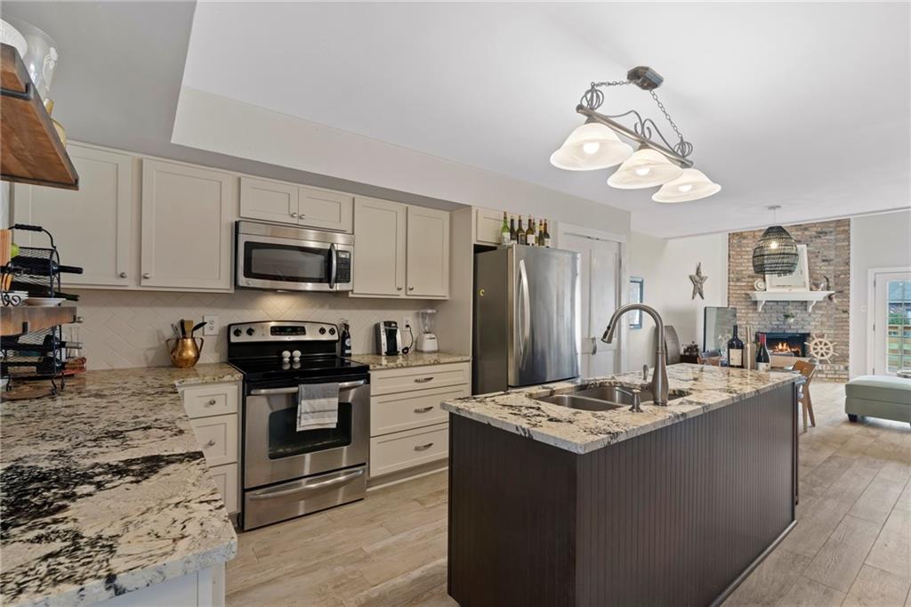 6 JACQUELINE Court 6