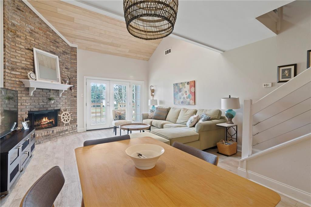 6 JACQUELINE Court 6